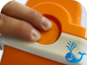 SodaStream Cool Druckschalter auf der Oberseite SodaStream Cool Druckschalter auf der Oberseite